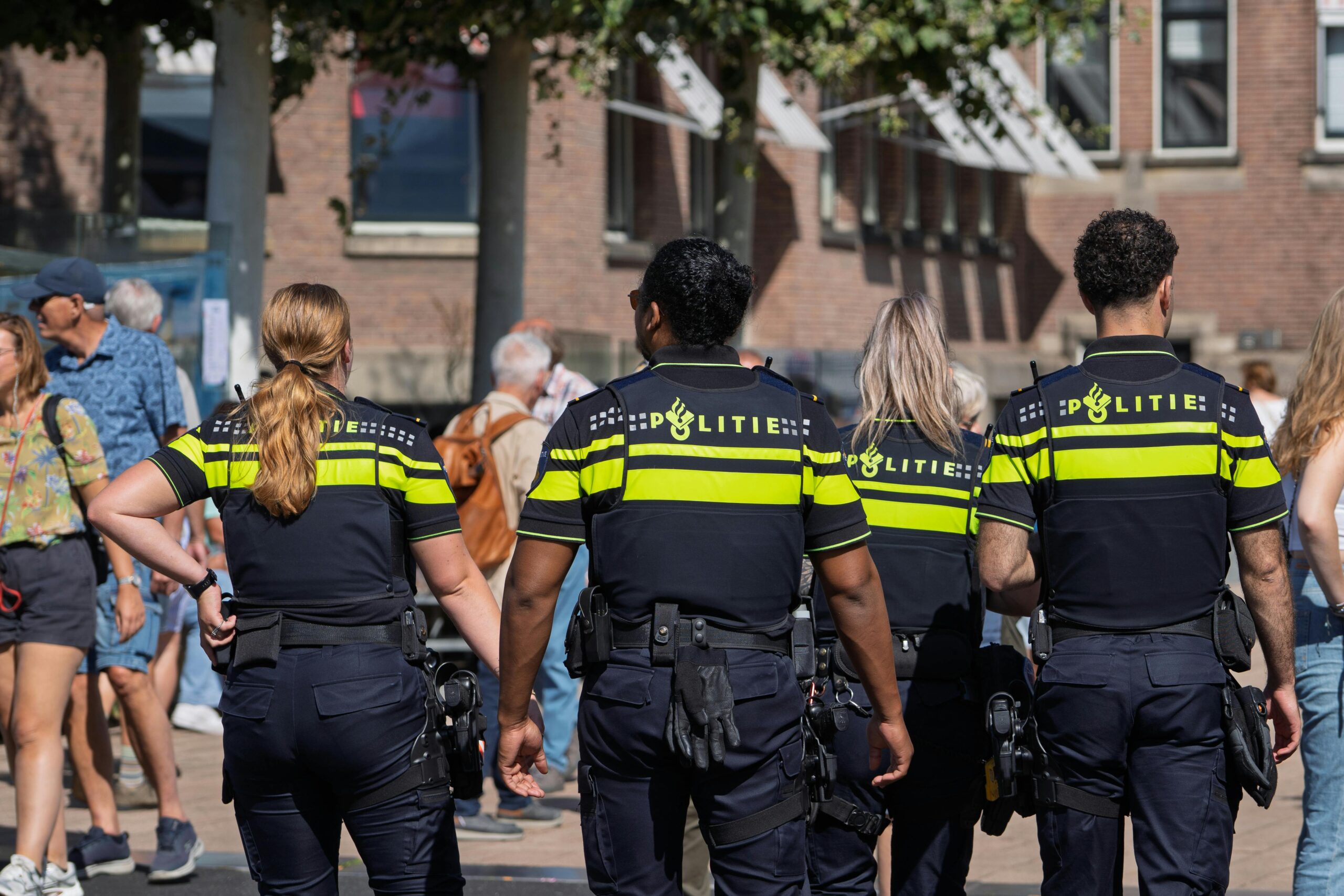 Politieagenten op straat tijdens de rellen Malieveld verdachten voor de rechter.