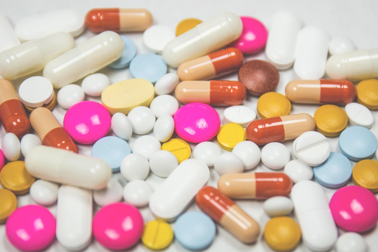 Losse pillen die verband houden met het onderzoek naar illegale medicijnenshop Funcaps.